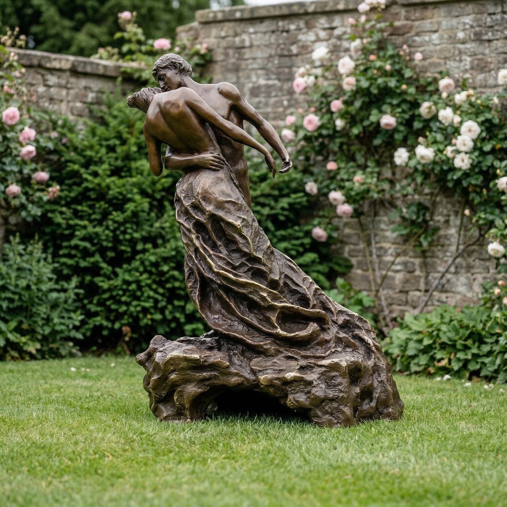 Vela-Bronze--Brass-Embrace-Figure-Sculpture-Garden-Courtyard-VSBS-8125-01